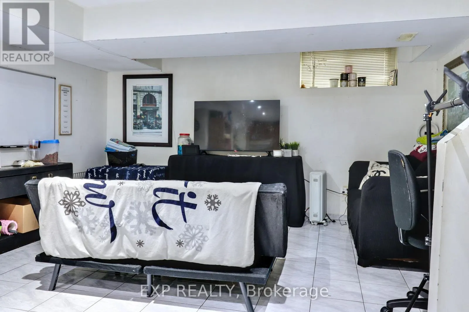 28 POINSETTIA PLACE