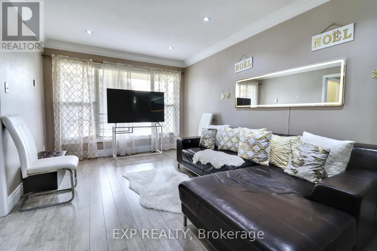 28 POINSETTIA PLACE
