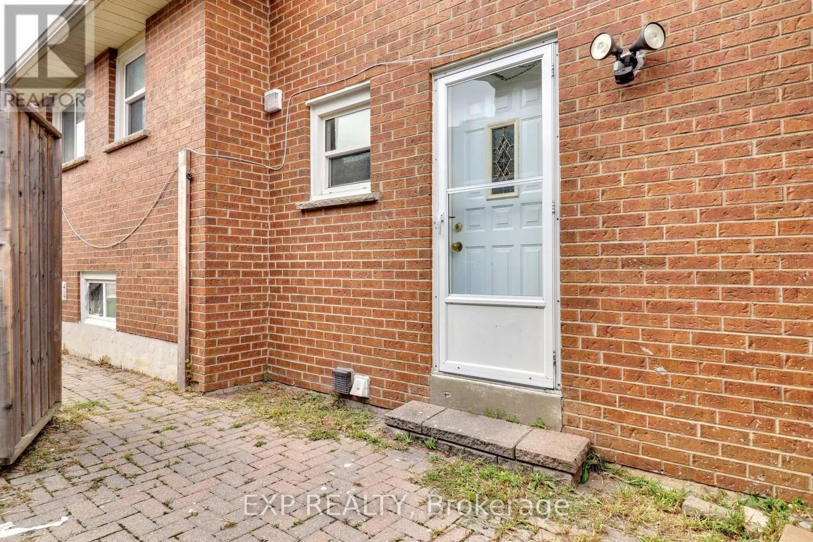 28 POINSETTIA PLACE