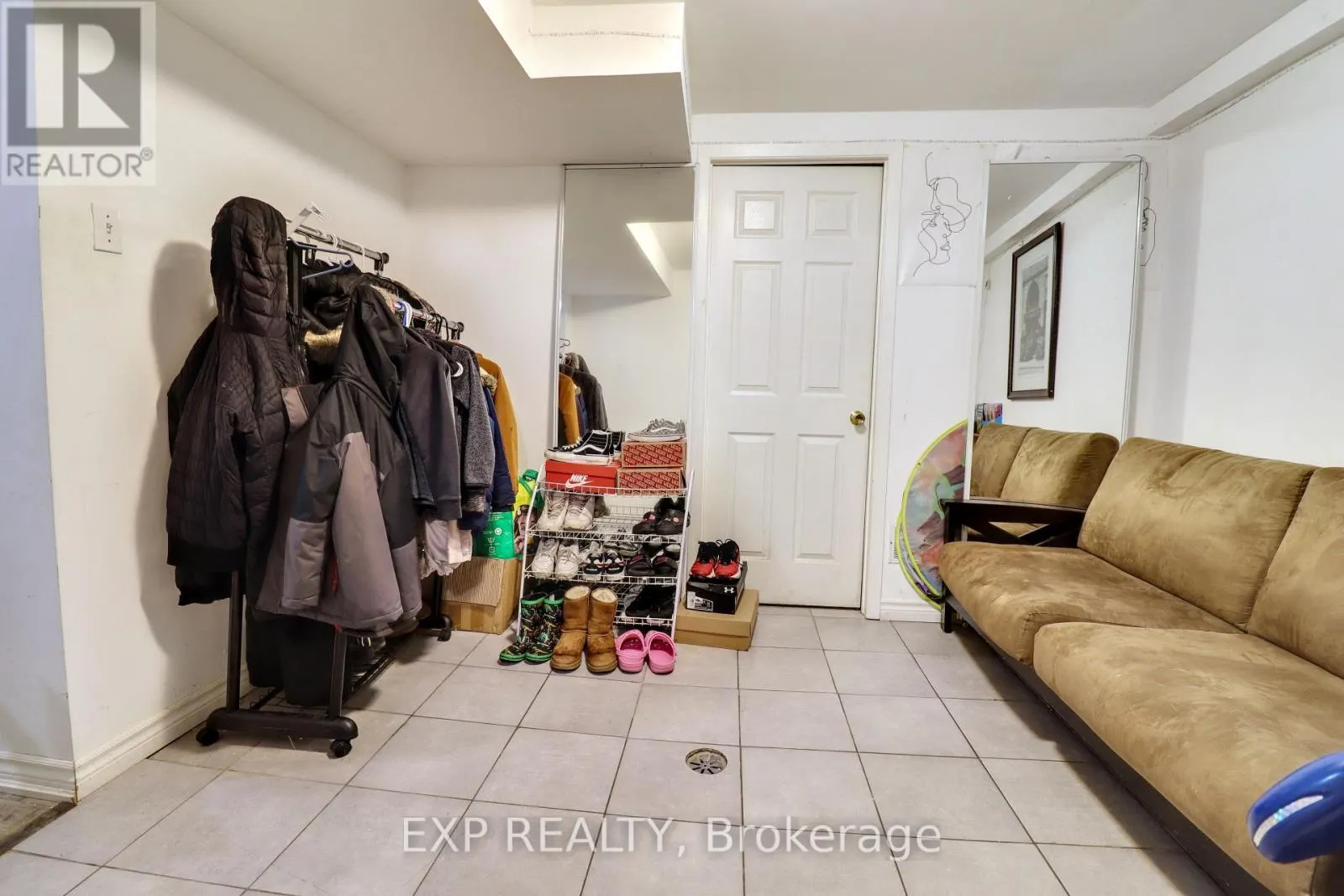 28 POINSETTIA PLACE