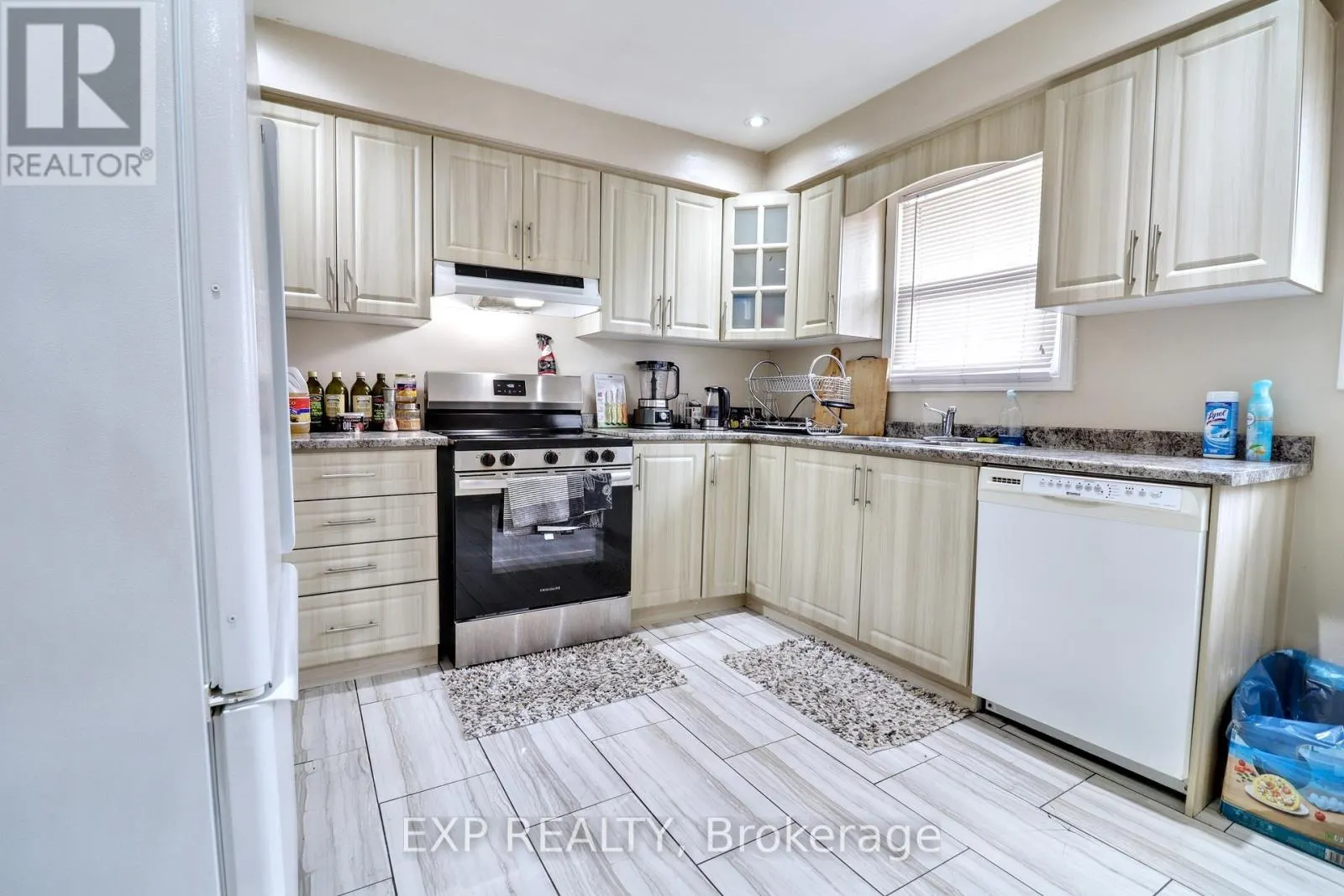 28 POINSETTIA PLACE