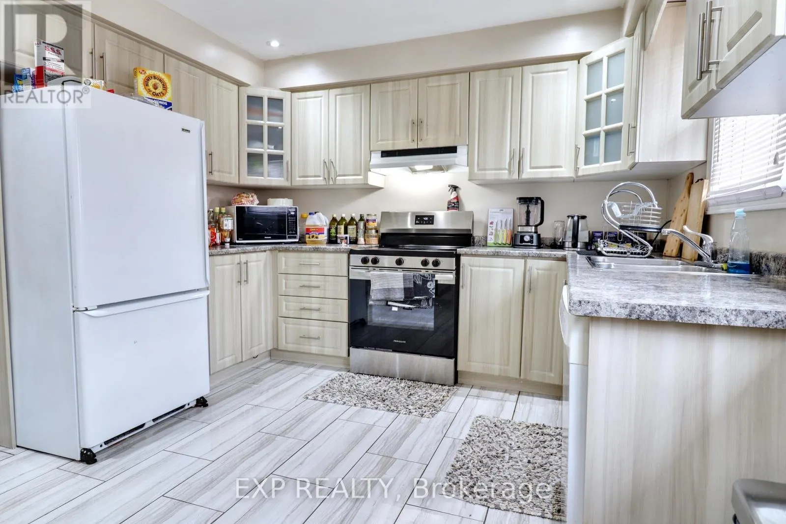 28 POINSETTIA PLACE