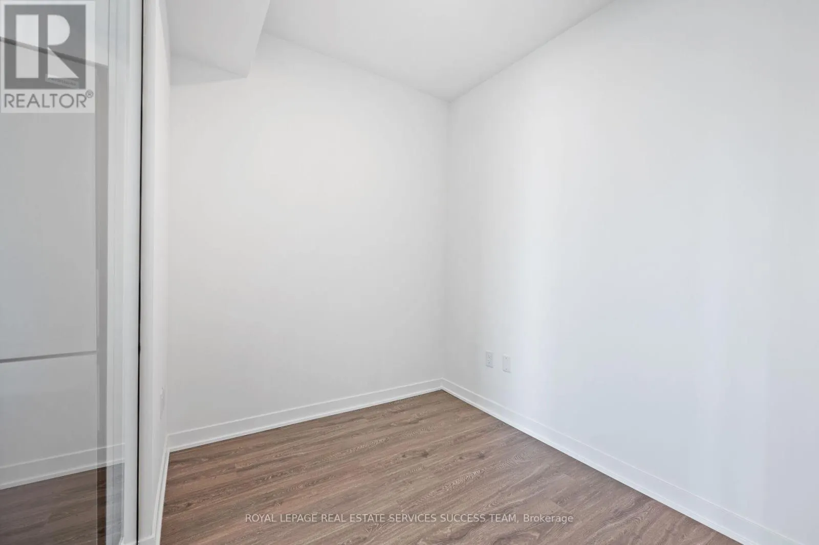 2495 EGLINTON AVENUE W