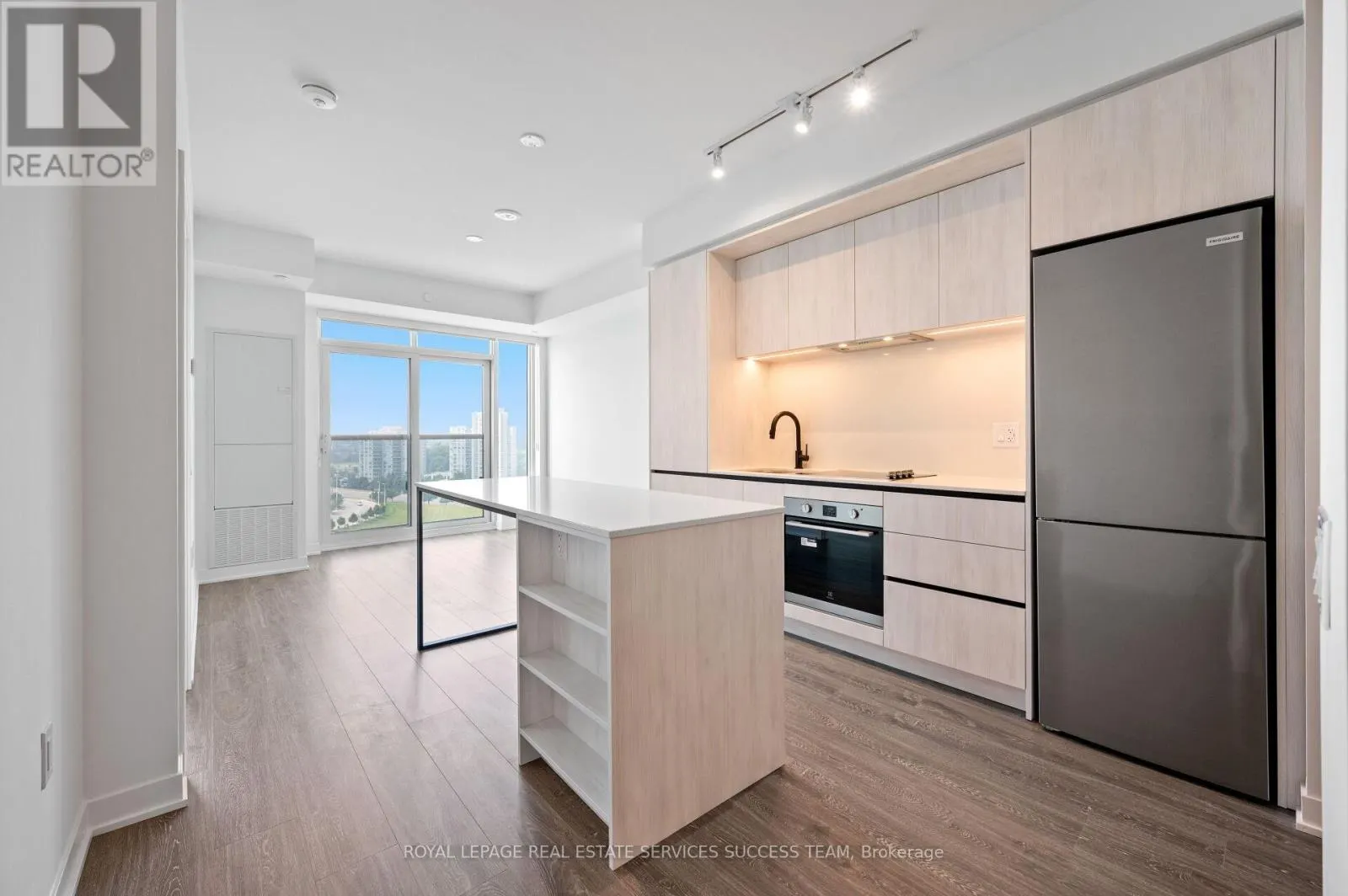 2495 EGLINTON AVENUE W