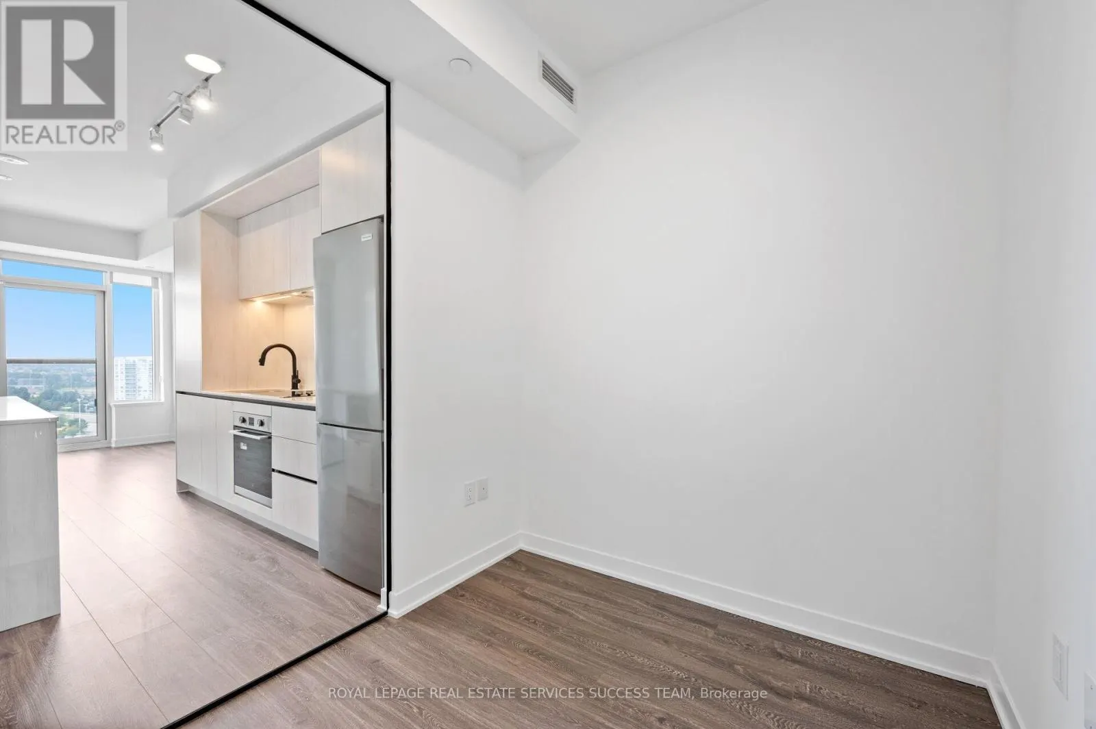 2495 EGLINTON AVENUE W