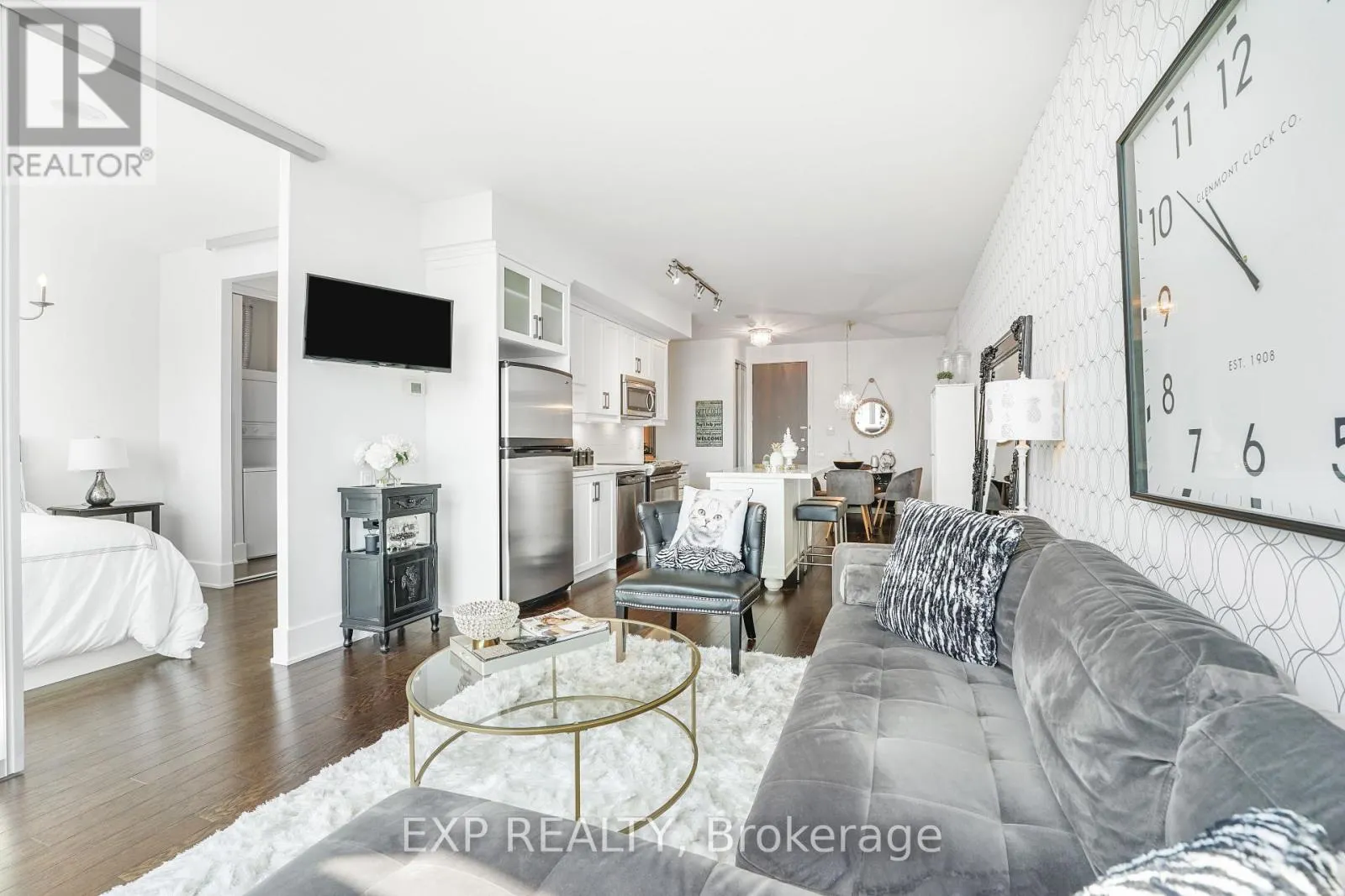 2913 - 103 THE QUEENSWAY AVENUE