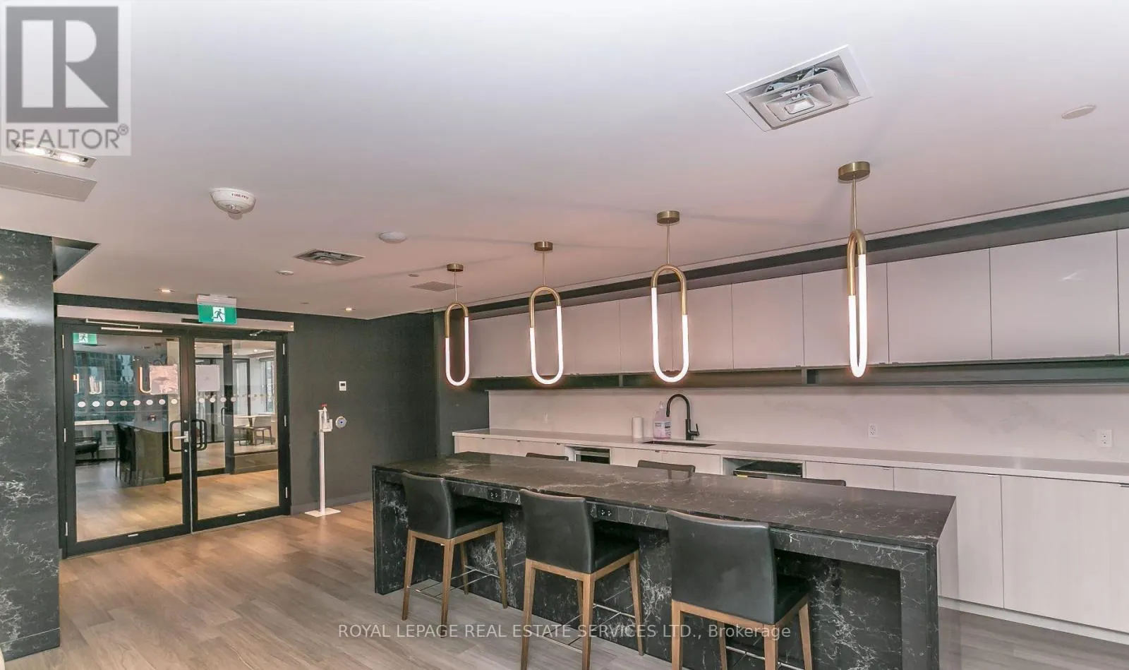 1612 - 4065 CONFEDERATION PARKWAY