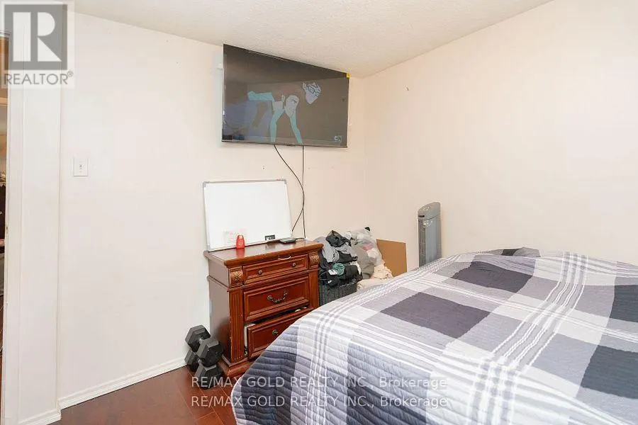 63 - 105 HANSEN ROAD N