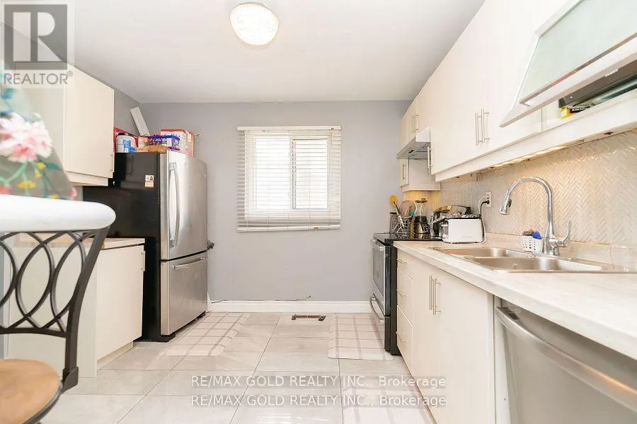 63 - 105 HANSEN ROAD N