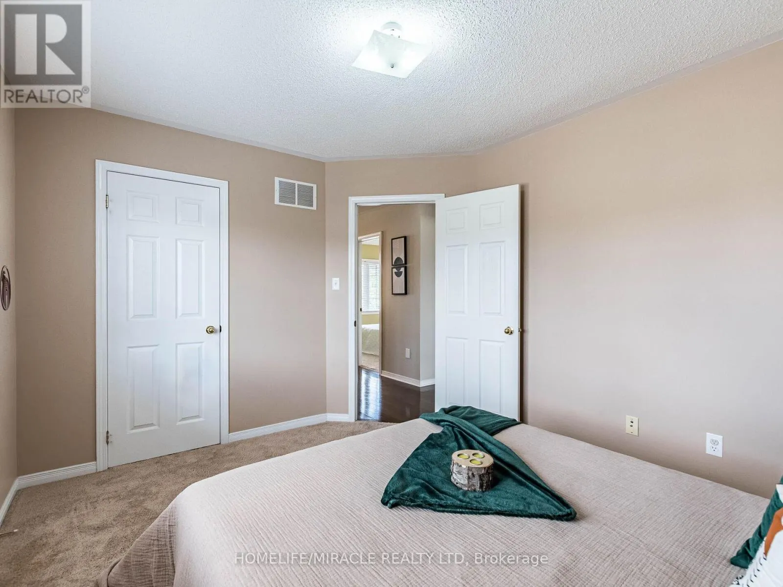 1 KETTLEWELL CRESCENT