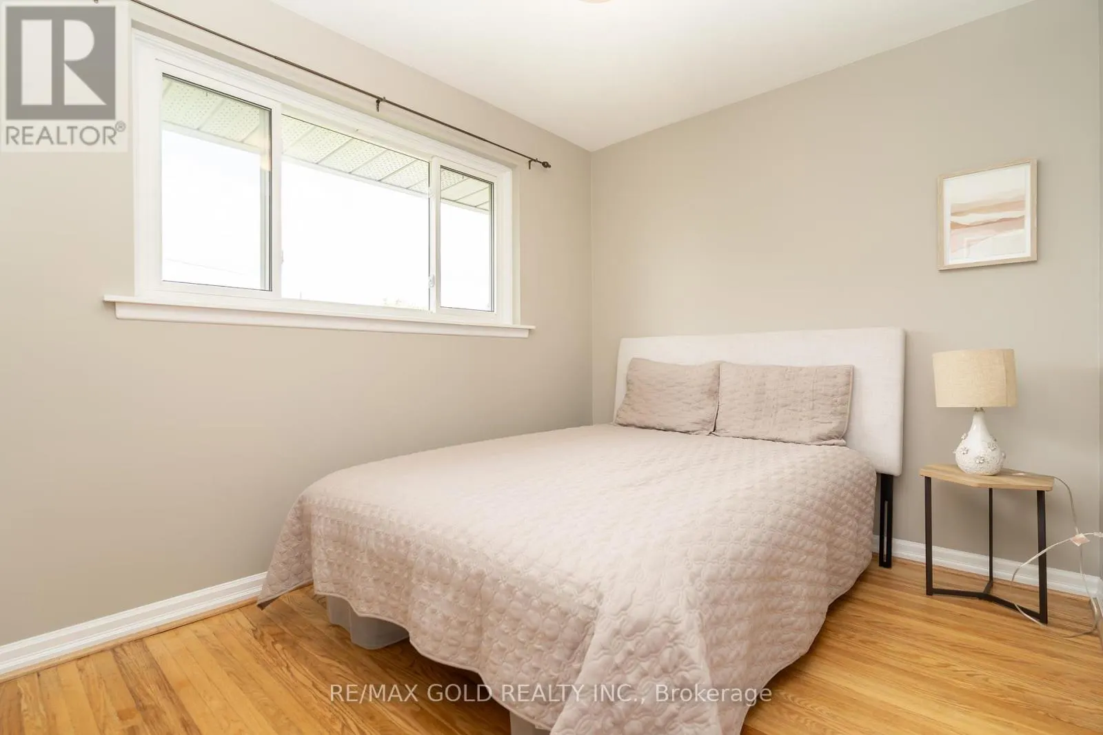 36 ALDERBURY CRESCENT