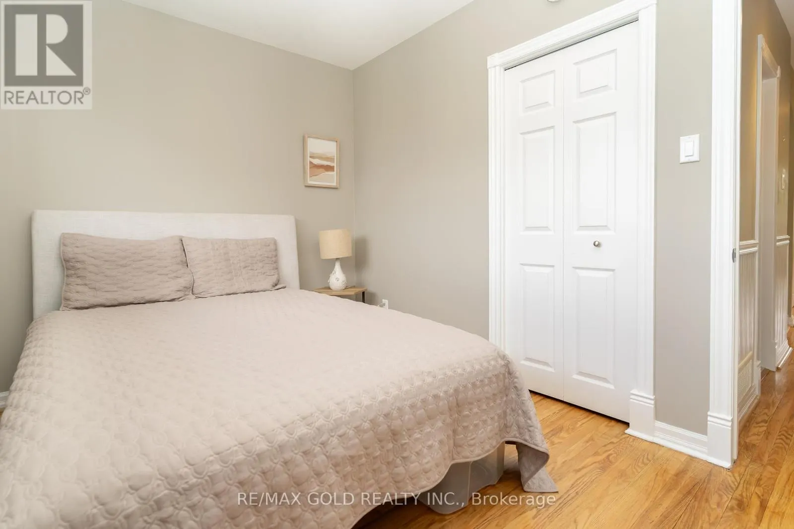 36 ALDERBURY CRESCENT