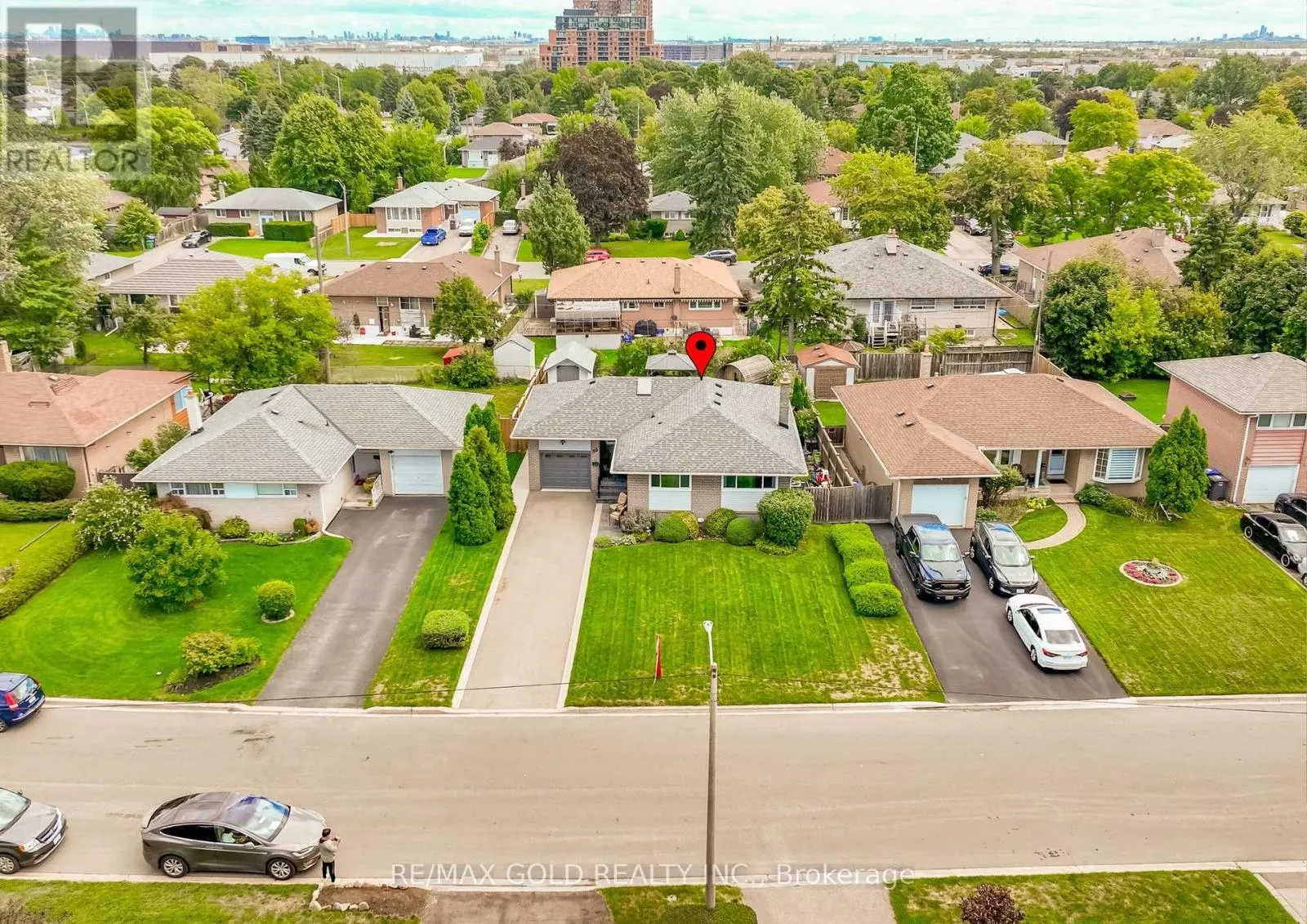 36 ALDERBURY CRESCENT