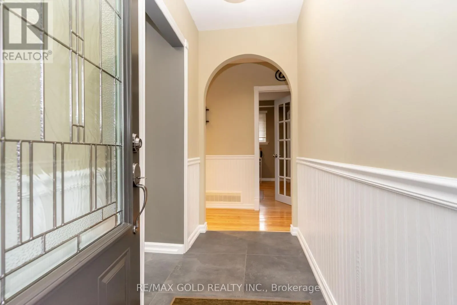 36 ALDERBURY CRESCENT