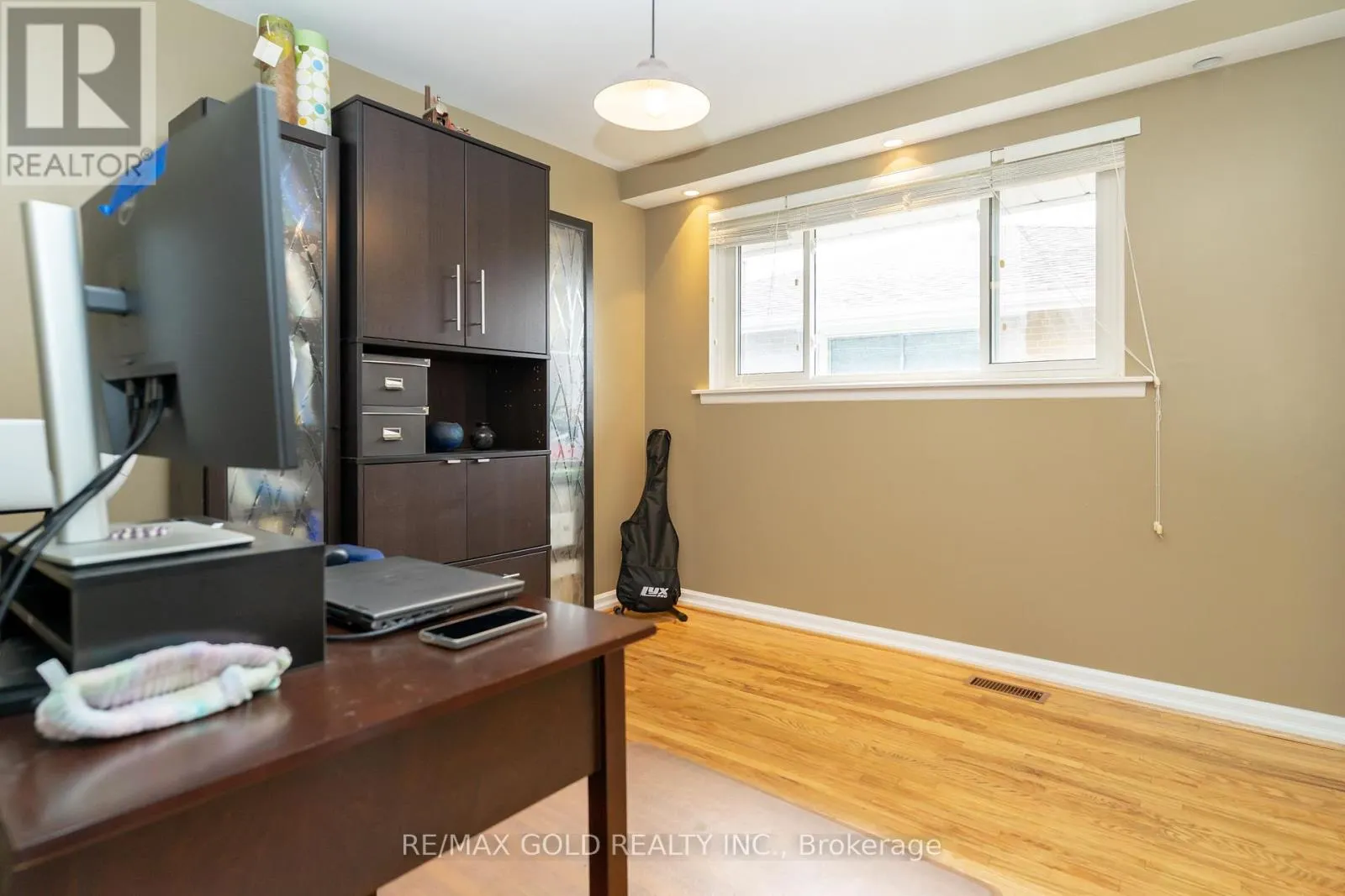 36 ALDERBURY CRESCENT