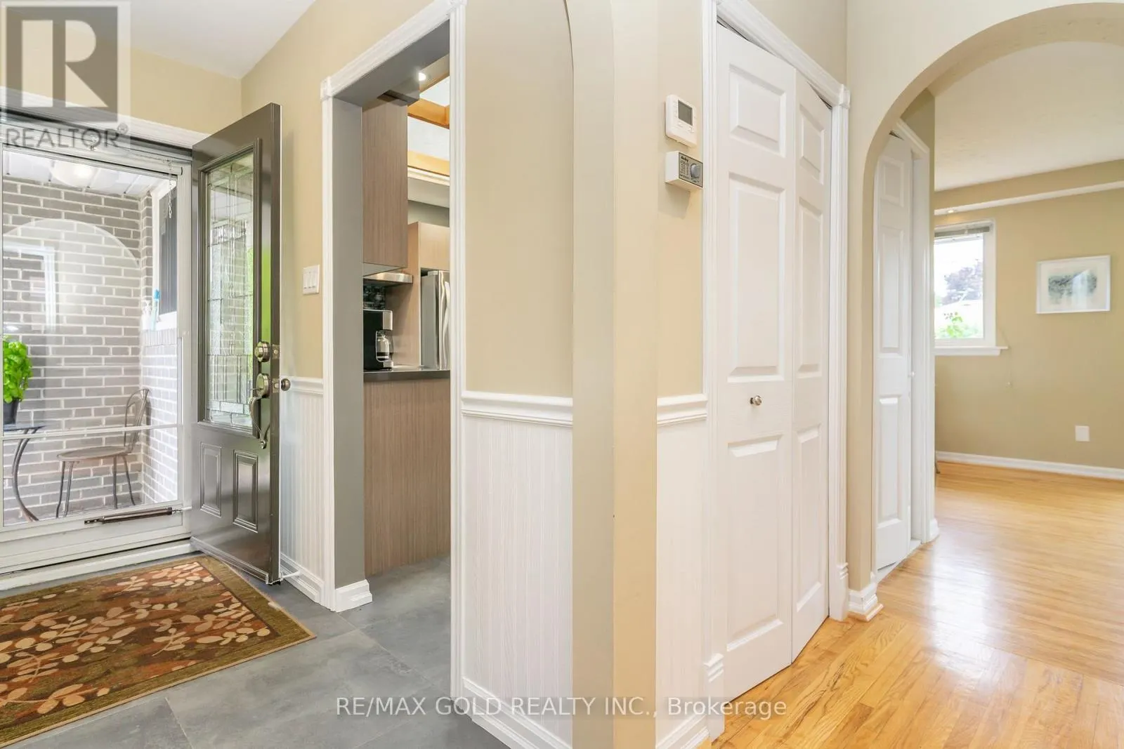 36 ALDERBURY CRESCENT