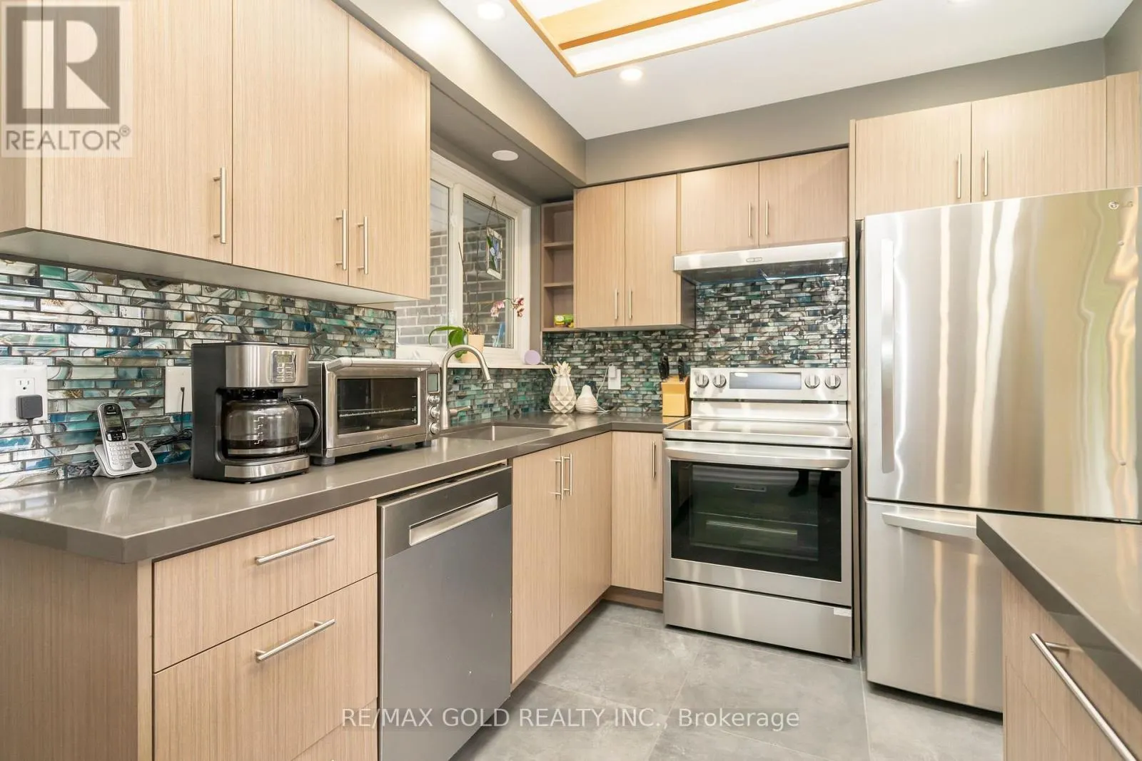 36 ALDERBURY CRESCENT