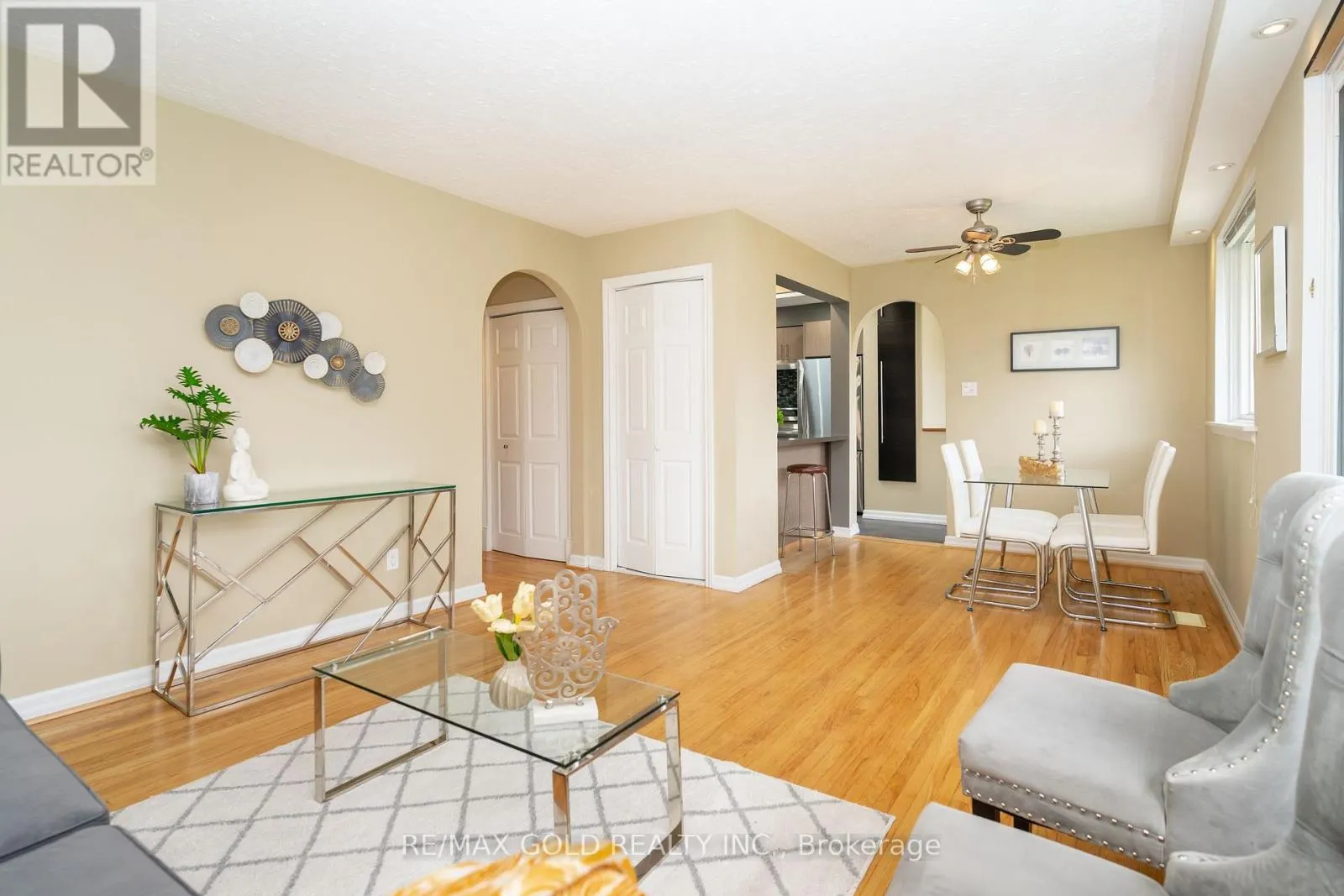 36 ALDERBURY CRESCENT