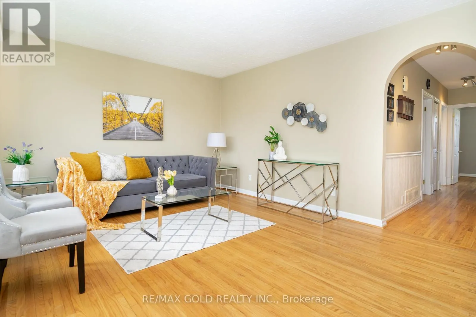 36 ALDERBURY CRESCENT