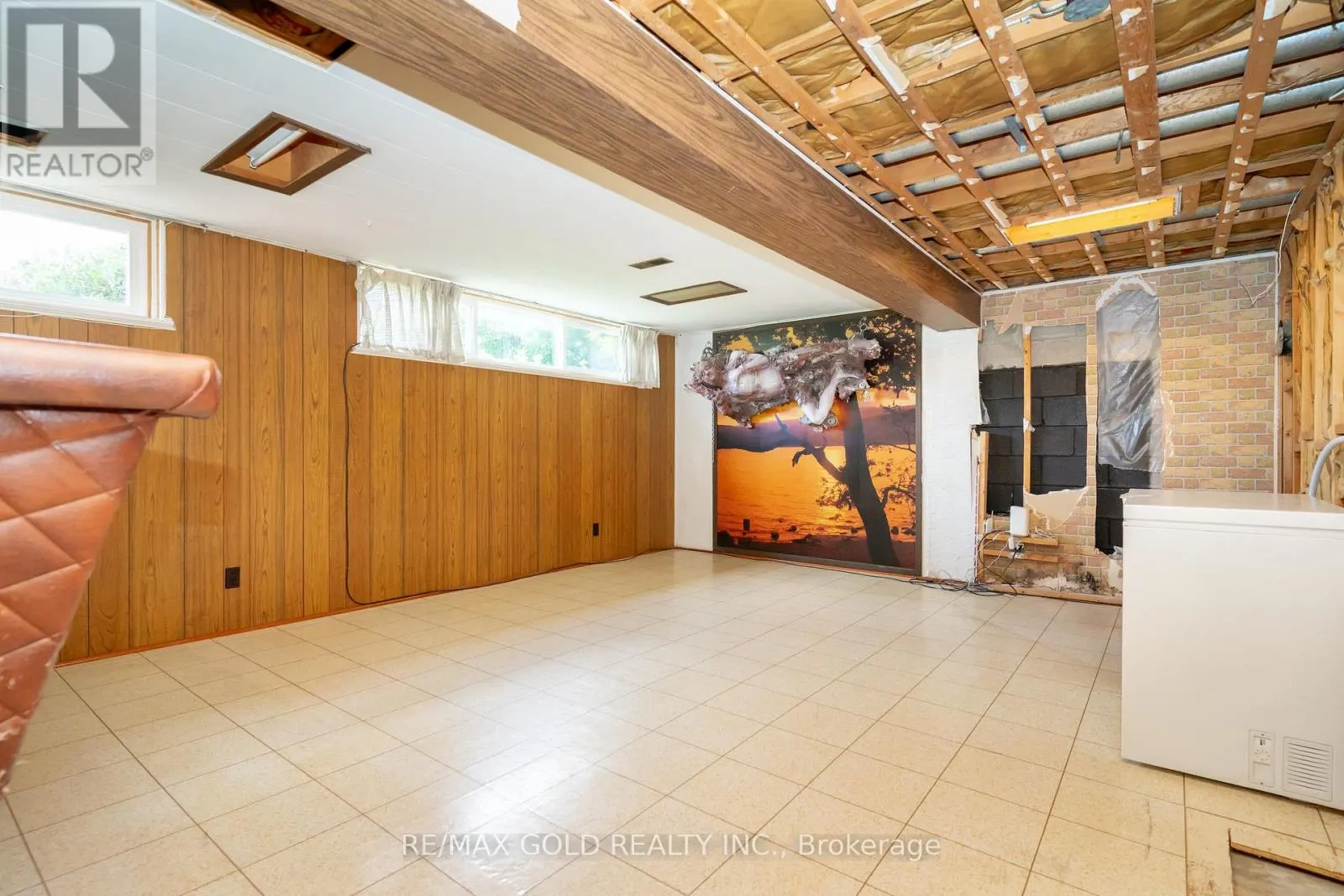 36 ALDERBURY CRESCENT
