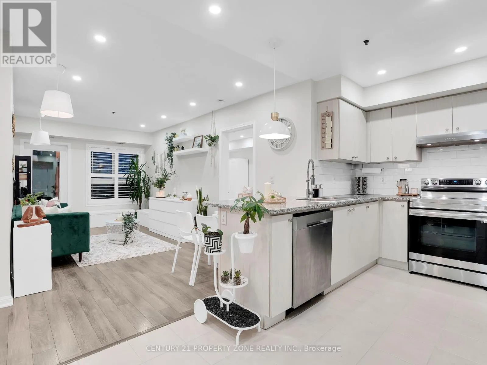 205 - 70 BAYCLIFFE CRESCENT
