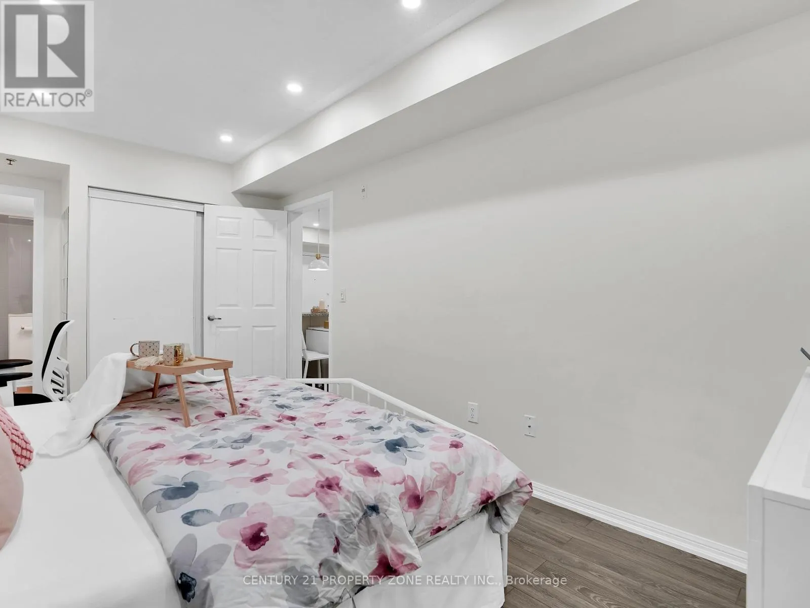 205 - 70 BAYCLIFFE CRESCENT