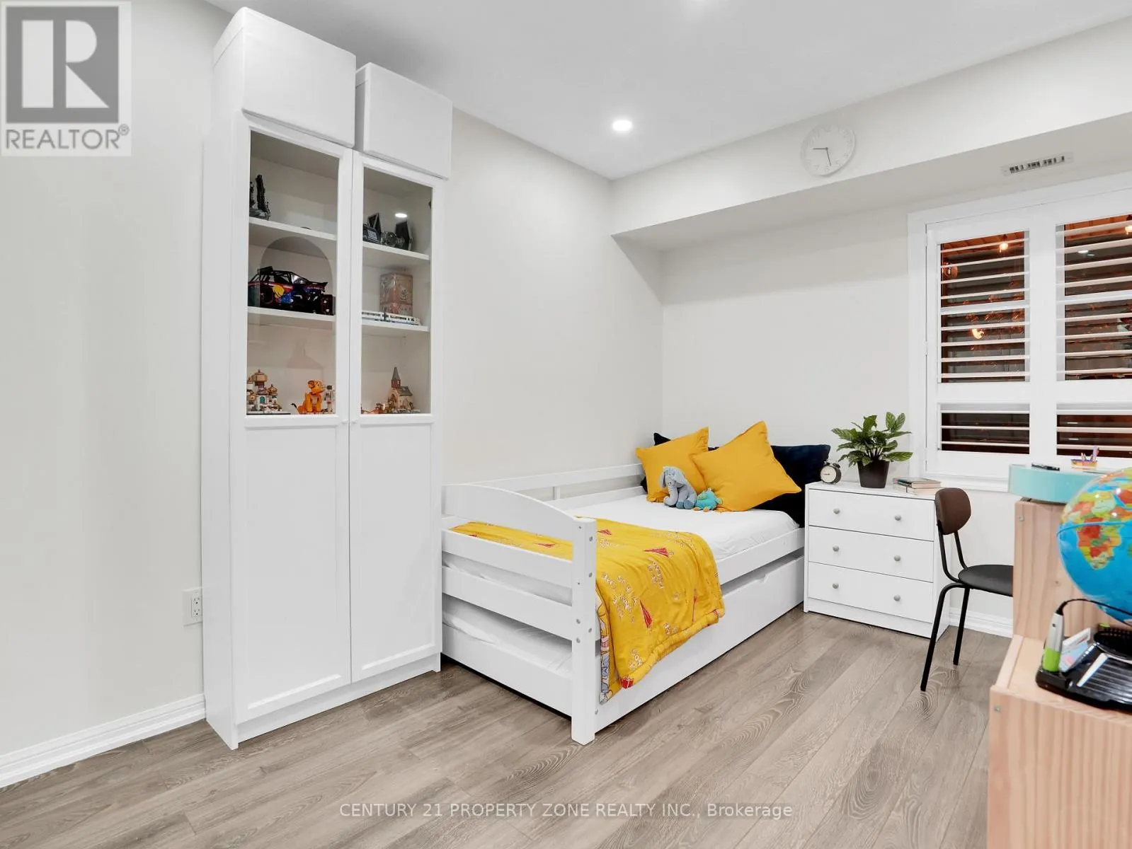205 - 70 BAYCLIFFE CRESCENT
