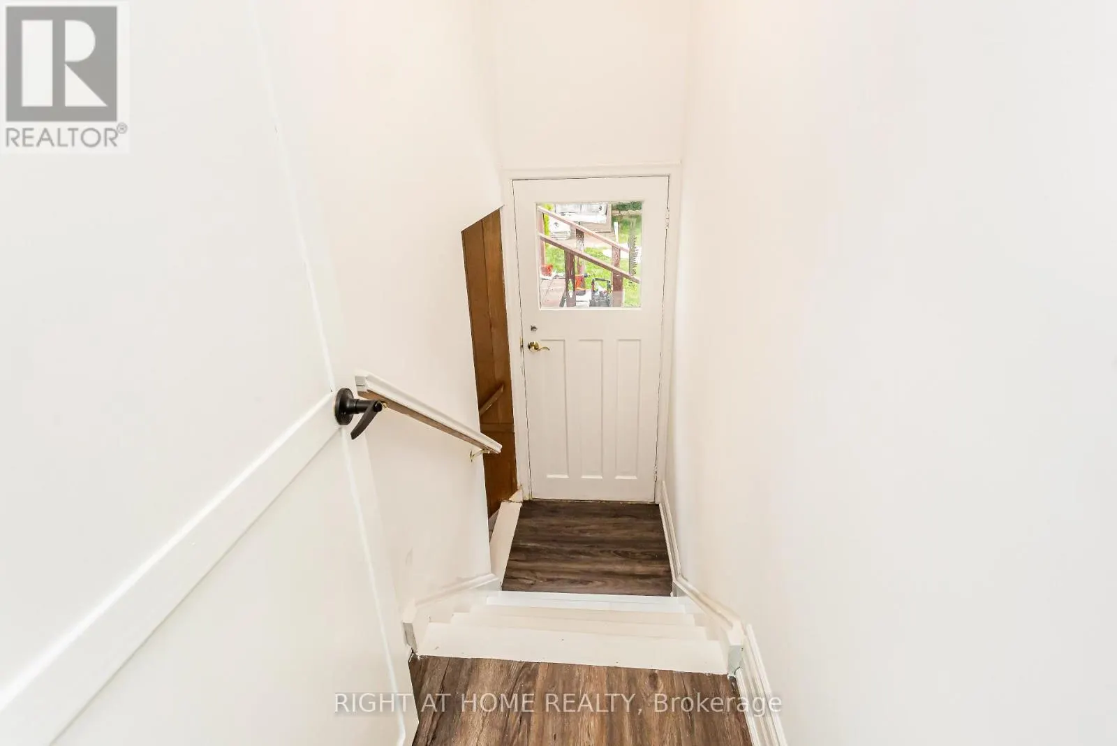 411 MAPLEHURST AVENUE