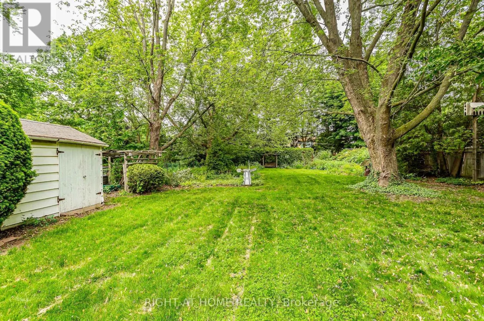 411 MAPLEHURST AVENUE