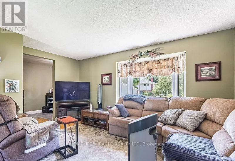 9 CRESTVIEW AVENUE