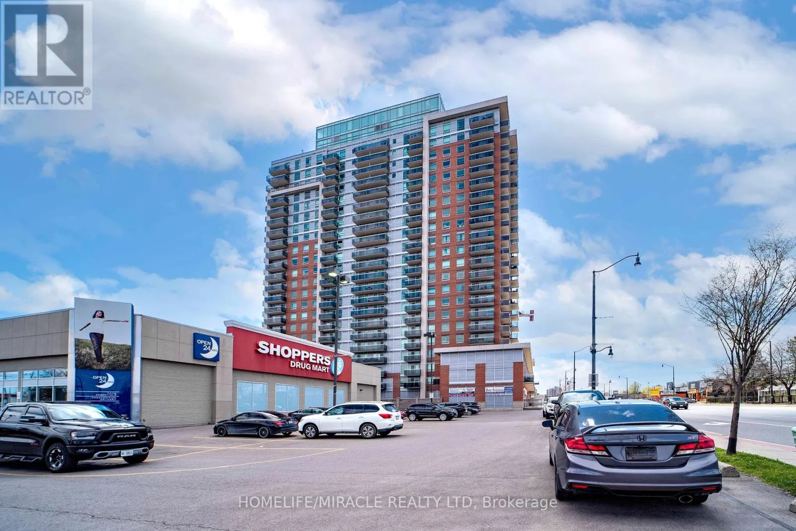 709 - 215 QUEEN STREET E