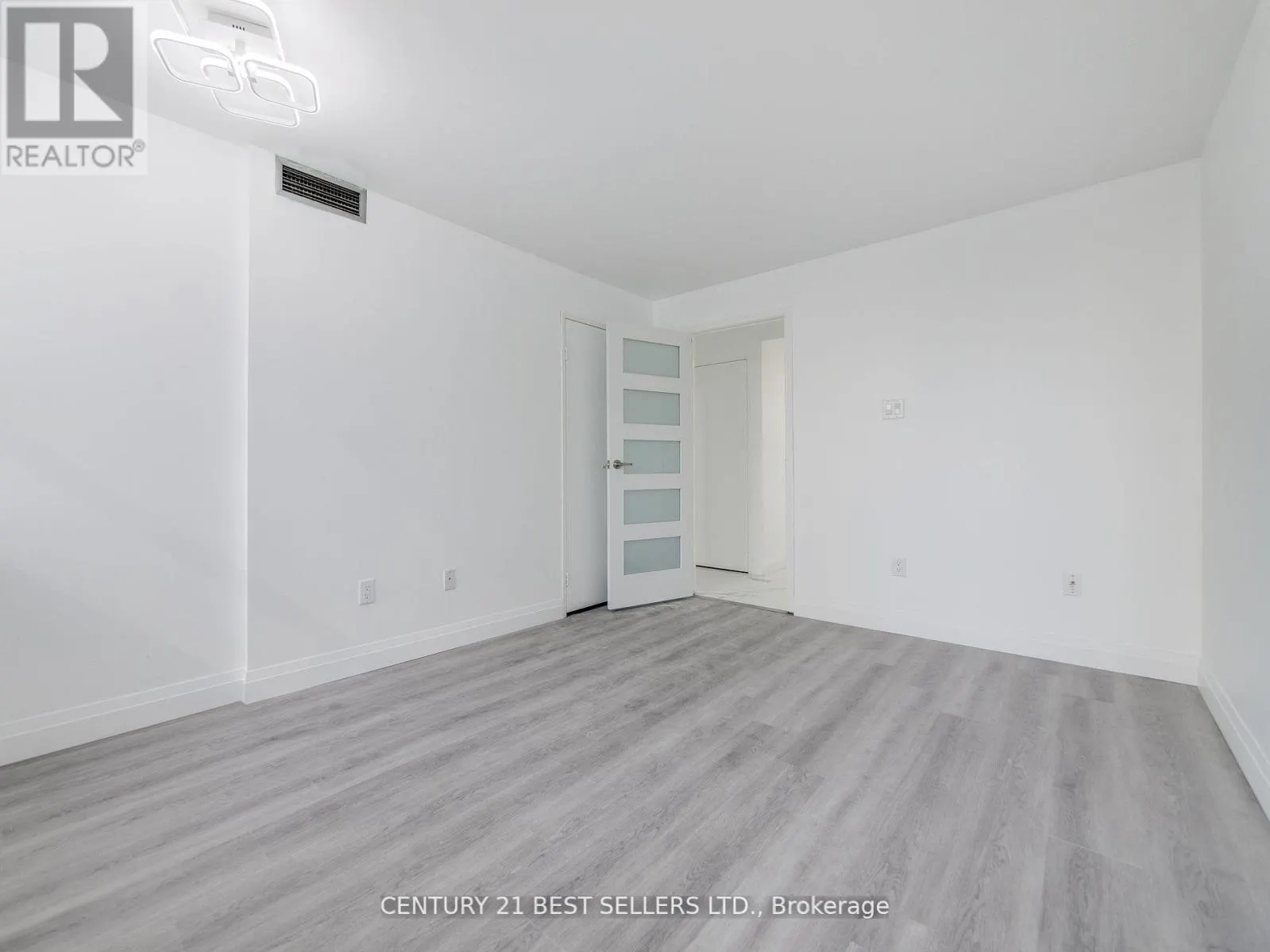 601 - 3650 KANEFF CRESCENT