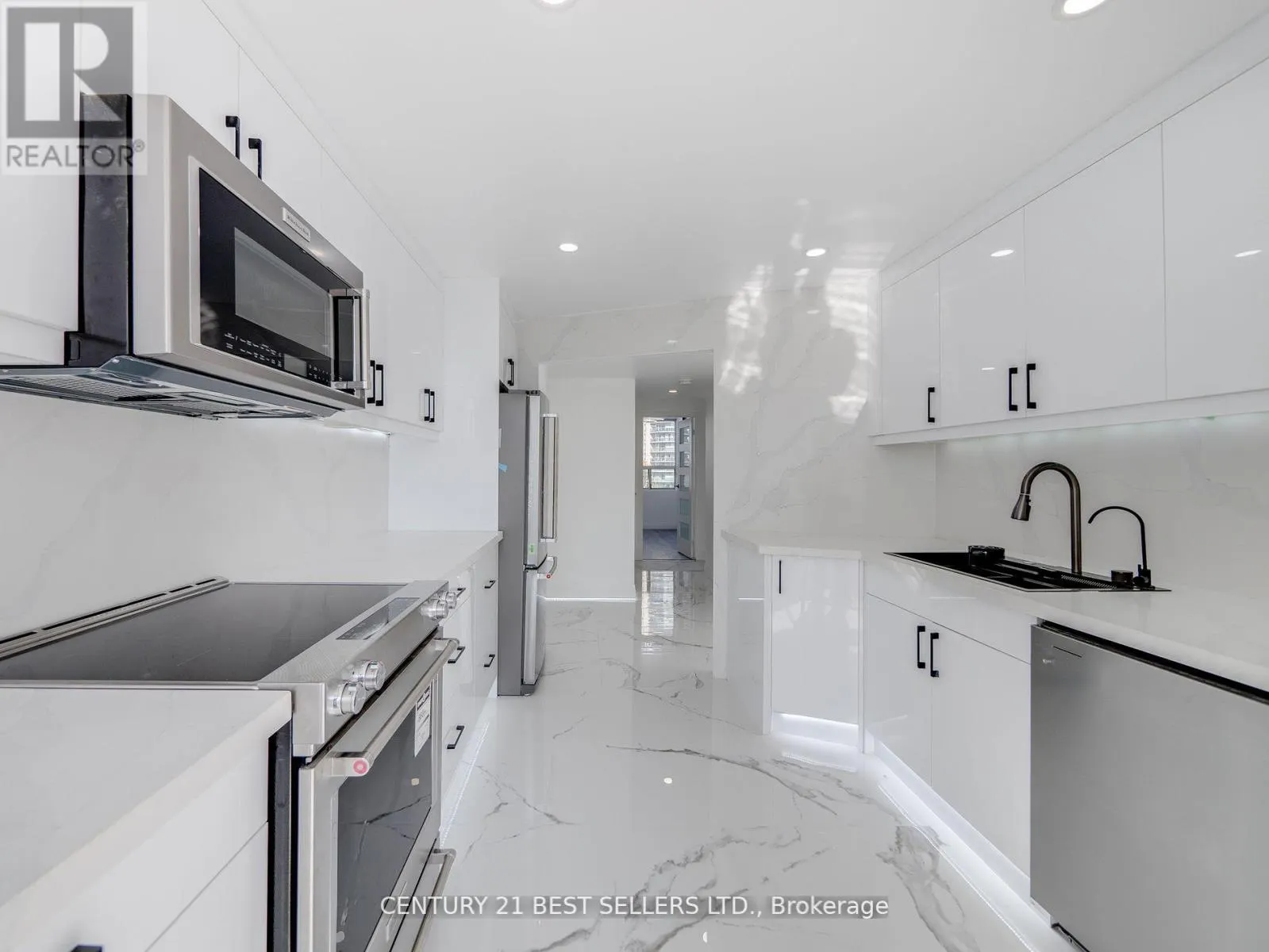 601 - 3650 KANEFF CRESCENT