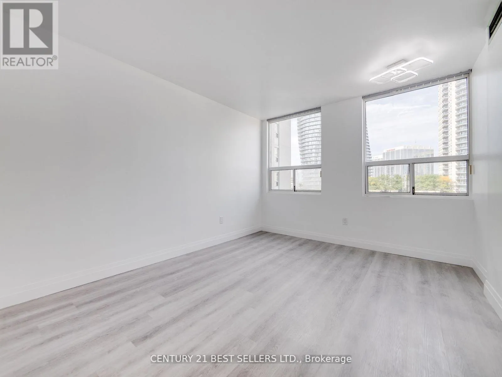601 - 3650 KANEFF CRESCENT
