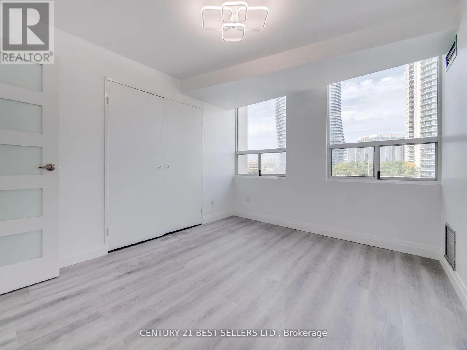601 - 3650 KANEFF CRESCENT
