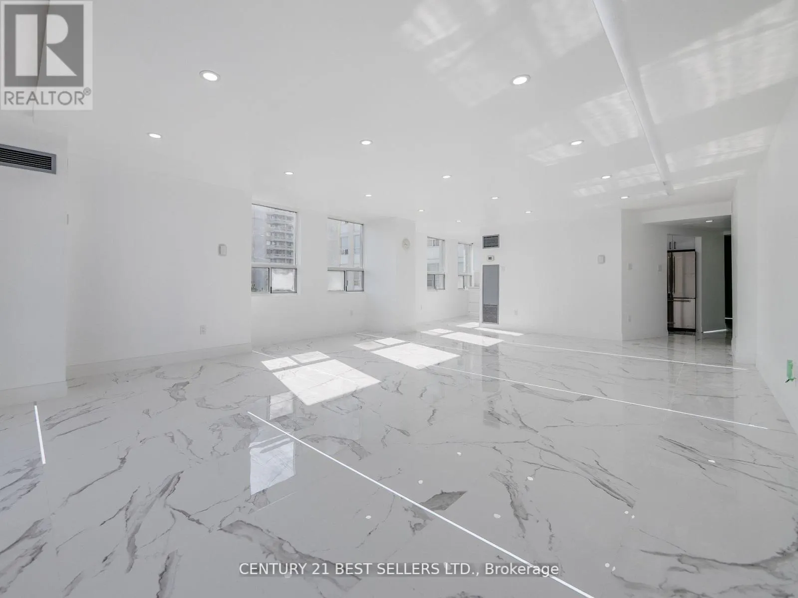 601 - 3650 KANEFF CRESCENT