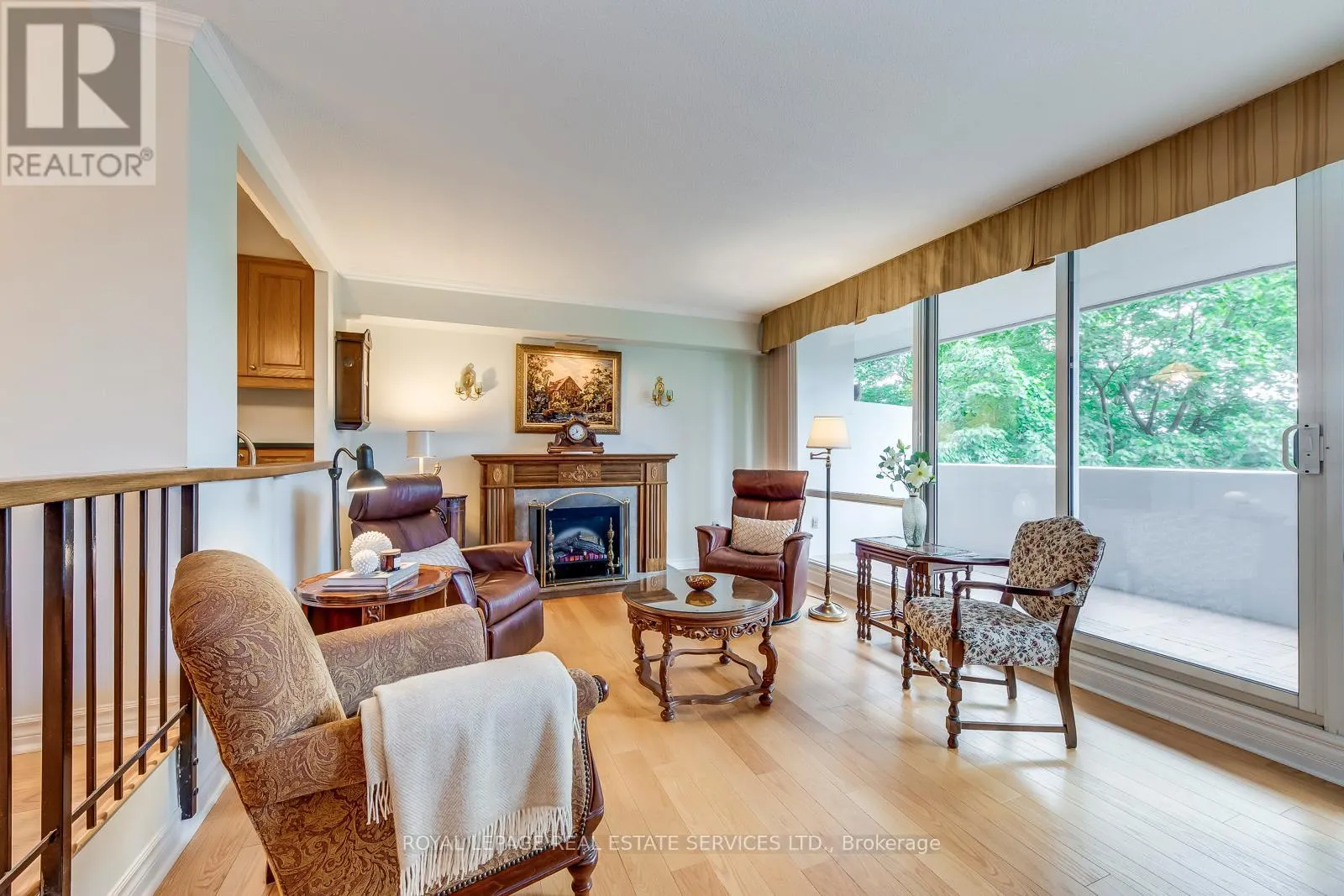 405 - 240 SCARLETT ROAD