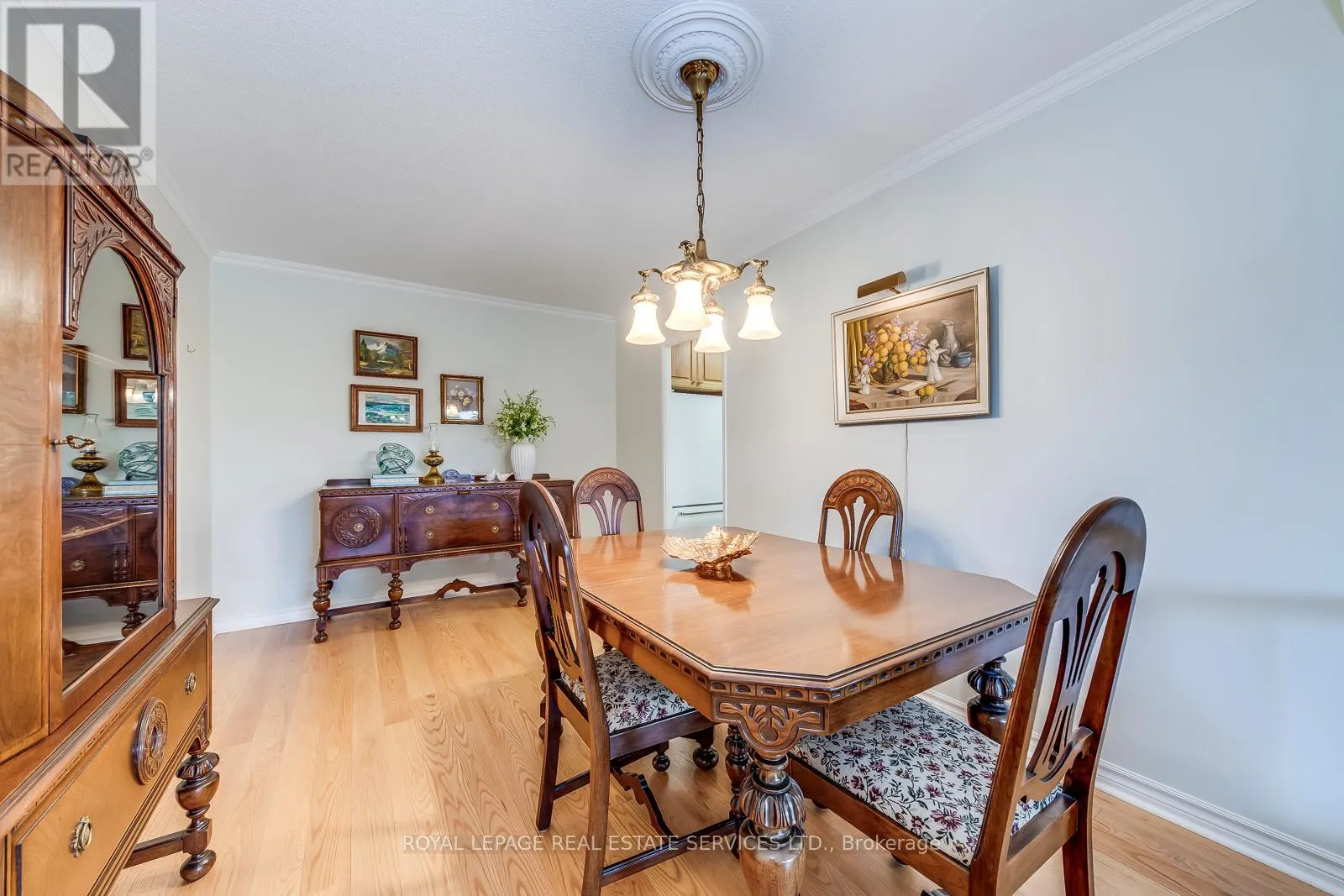 405 - 240 SCARLETT ROAD