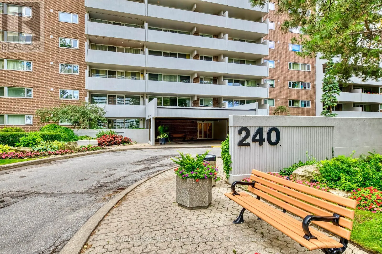 405 - 240 SCARLETT ROAD