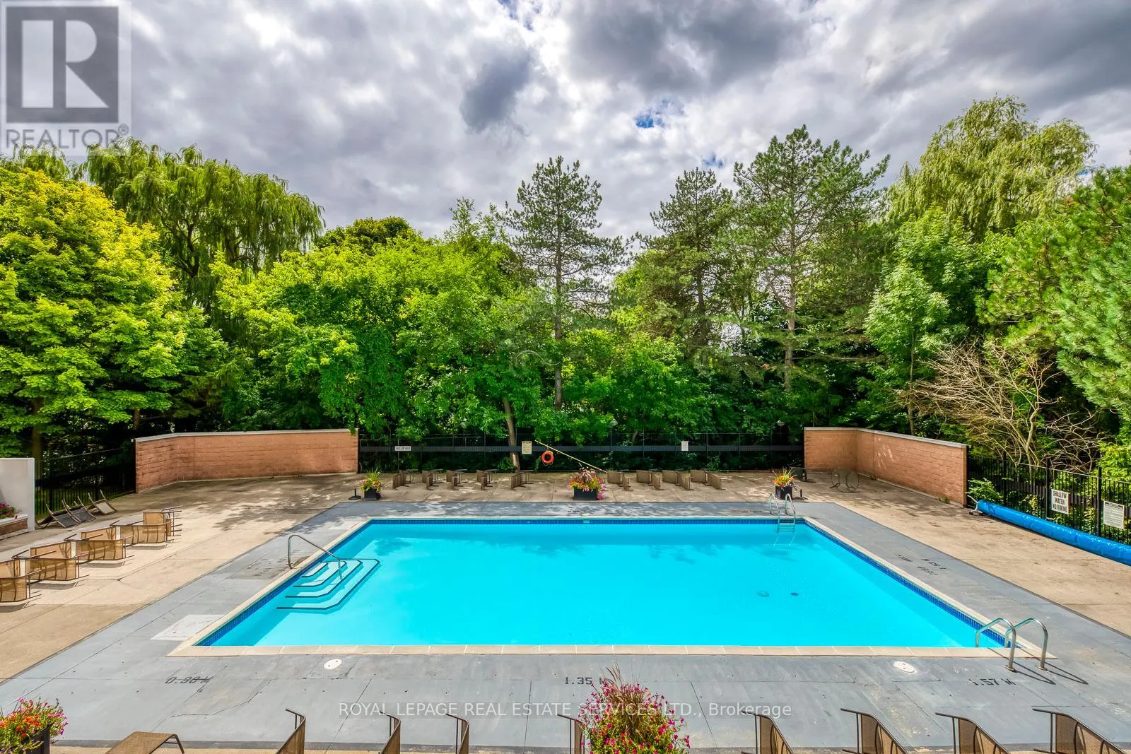 405 - 240 SCARLETT ROAD