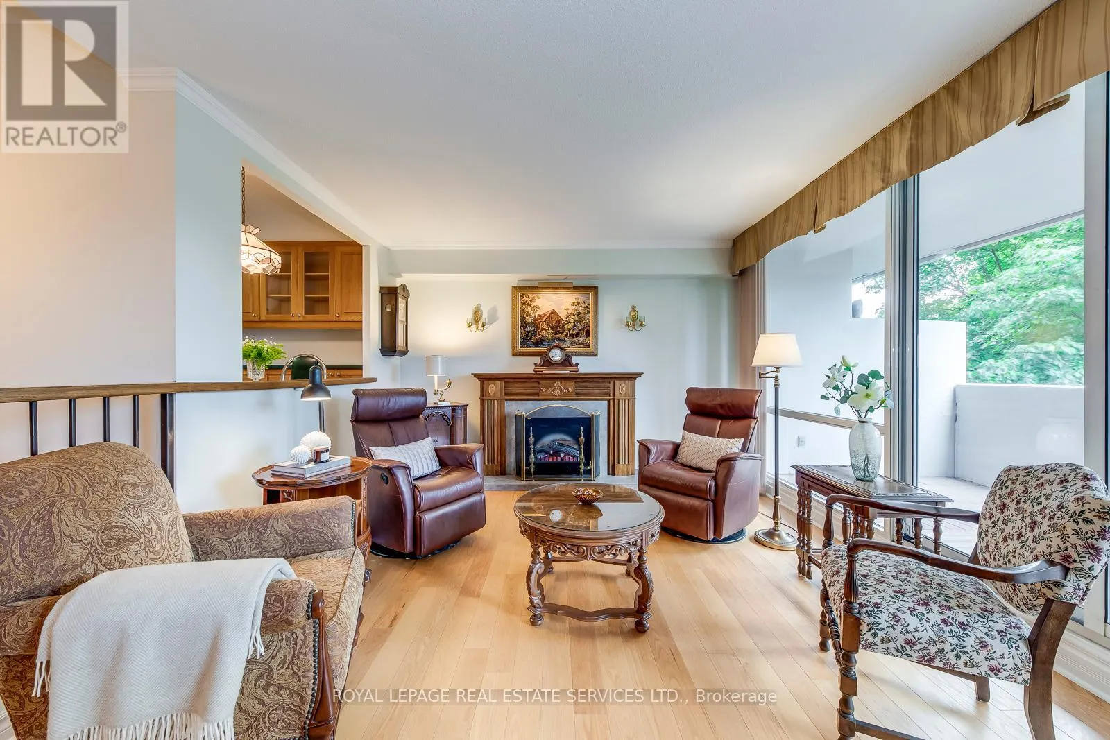 405 - 240 SCARLETT ROAD
