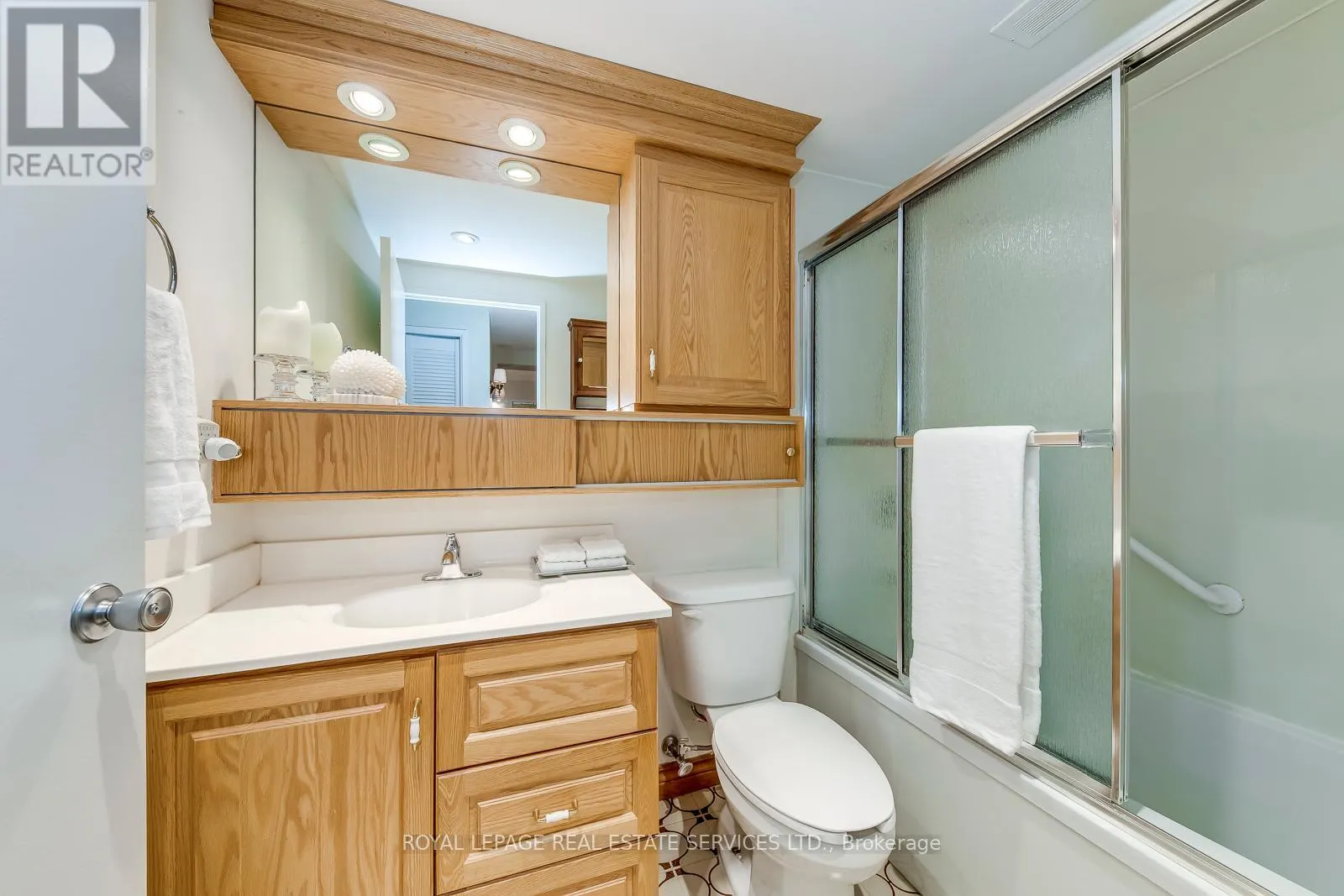 405 - 240 SCARLETT ROAD