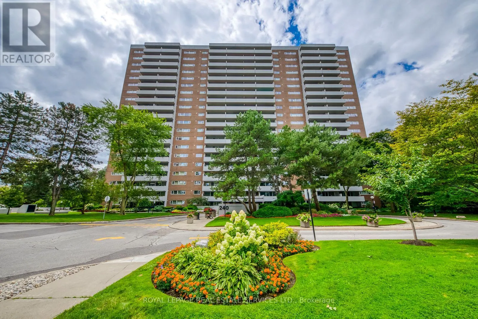 405 - 240 SCARLETT ROAD