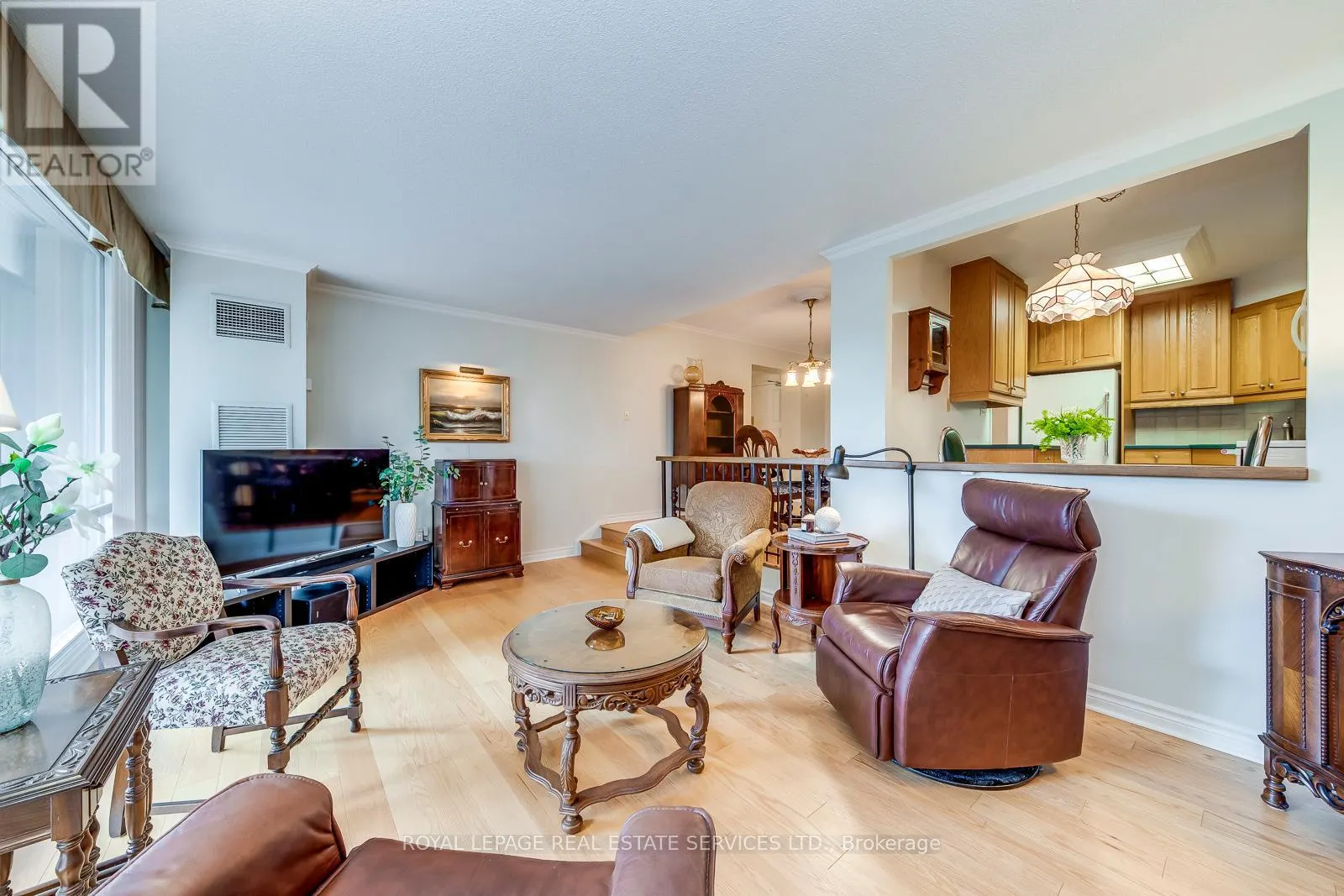 405 - 240 SCARLETT ROAD