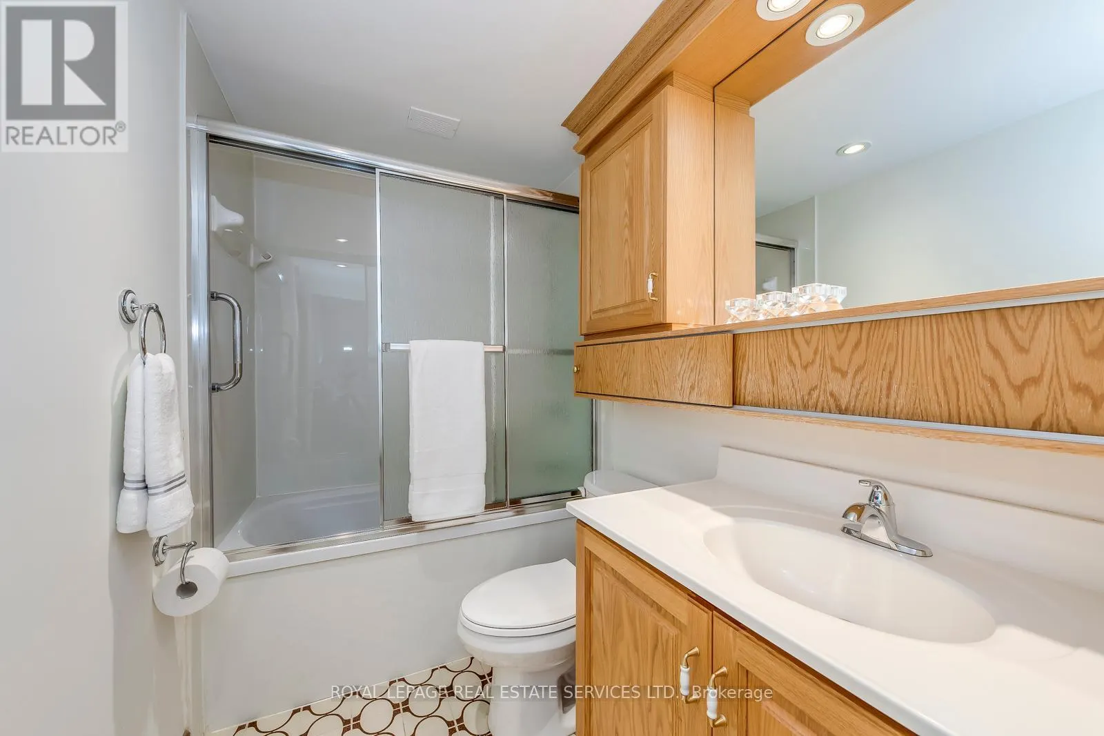 405 - 240 SCARLETT ROAD