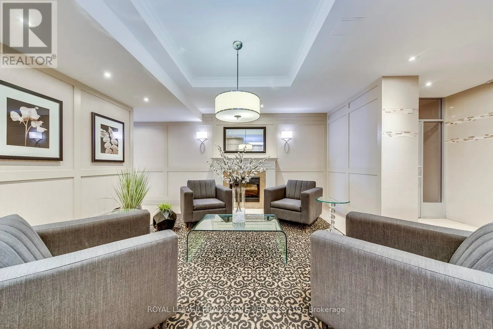 405 - 240 SCARLETT ROAD
