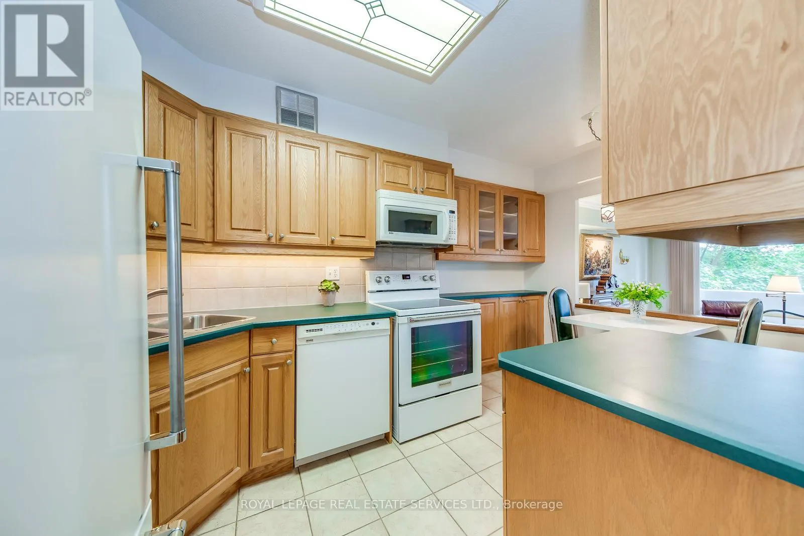 405 - 240 SCARLETT ROAD
