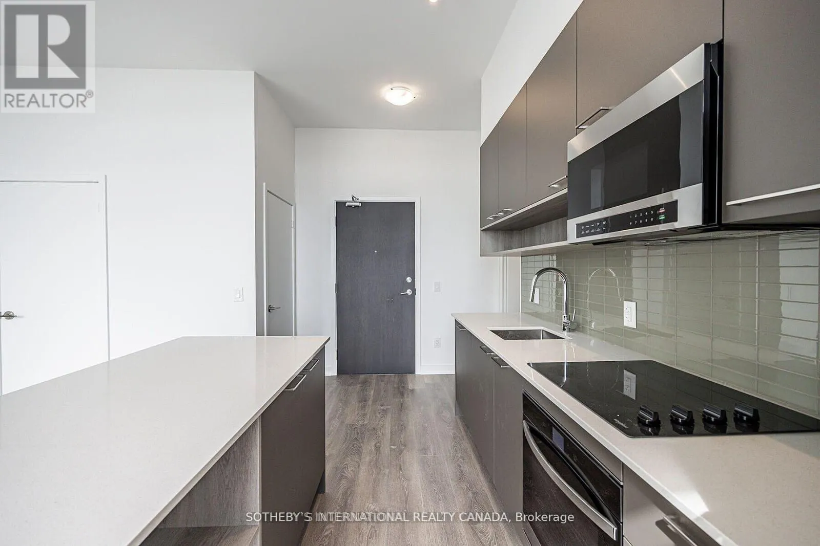 809 - 3005 PINE GLEN ROAD
