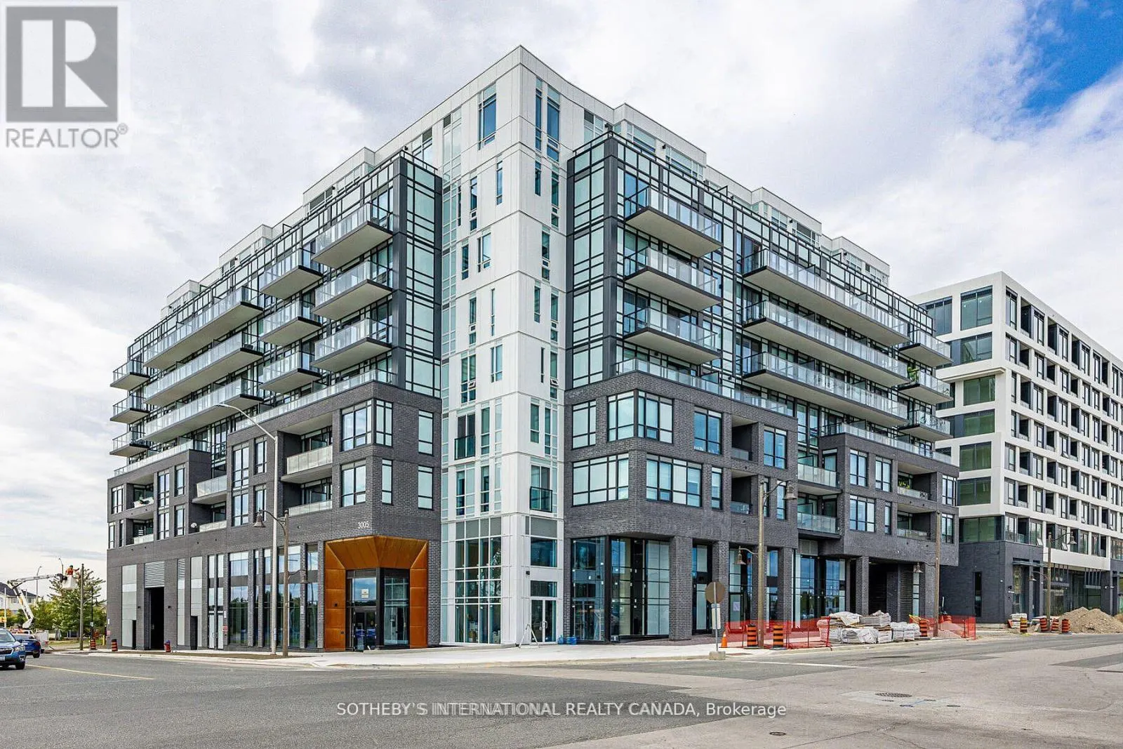 809 - 3005 PINE GLEN ROAD
