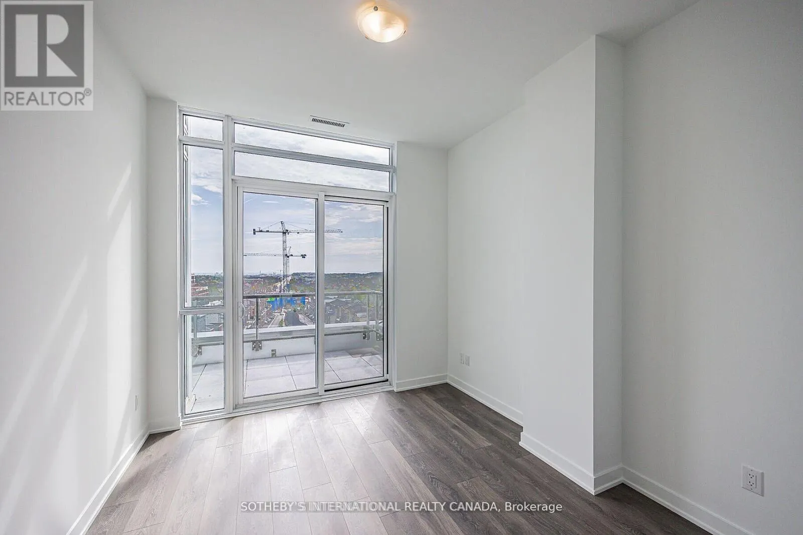 809 - 3005 PINE GLEN ROAD